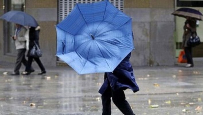 Suntem sub avertizare de vânt puternic, până marţi